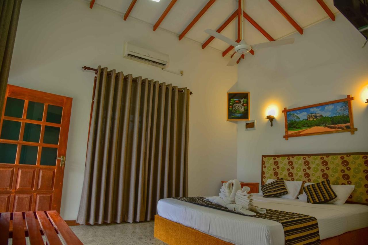 Lake Villa Resort Tissamaharama Buitenkant foto