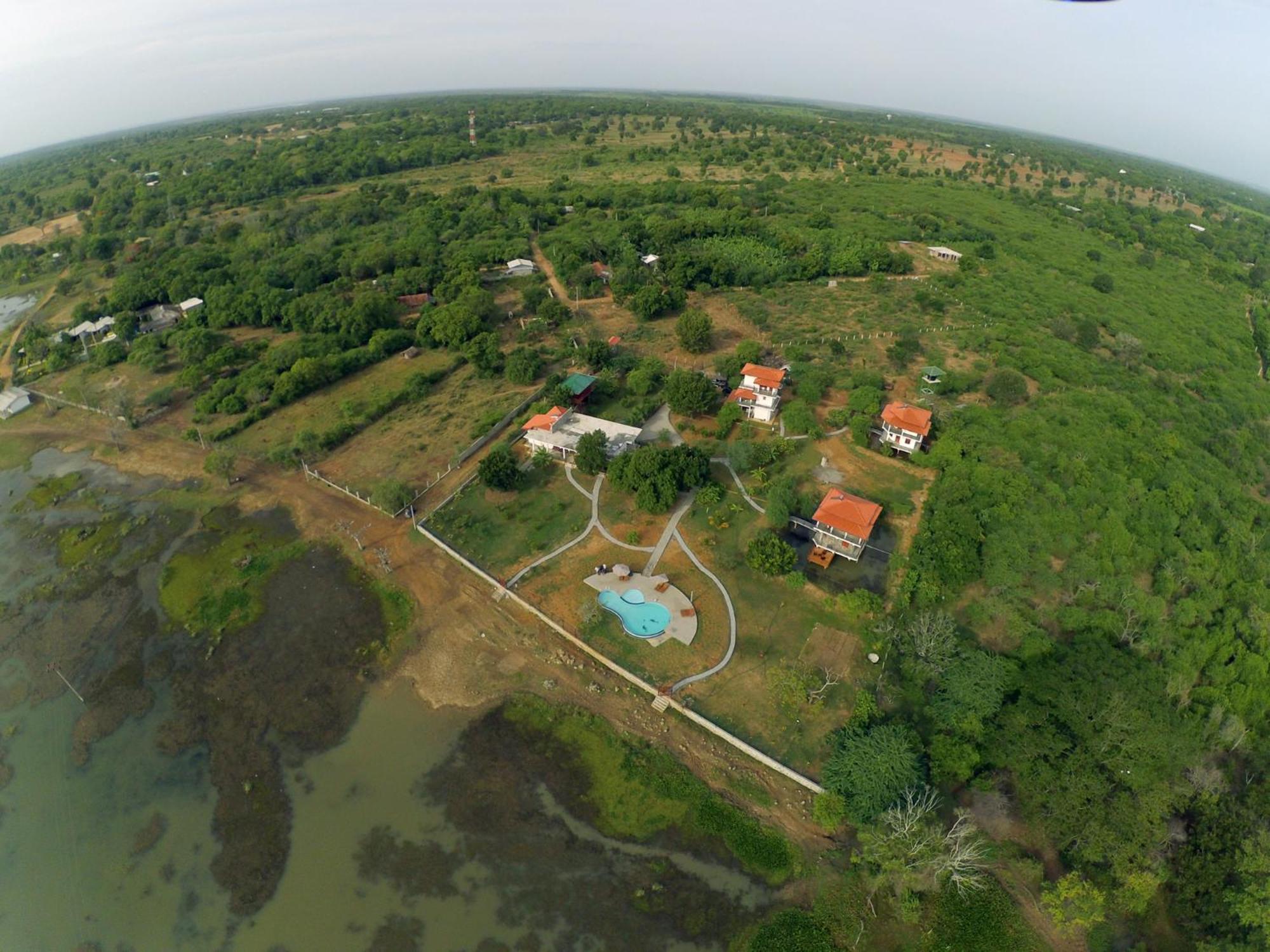 Lake Villa Resort Tissamaharama Buitenkant foto