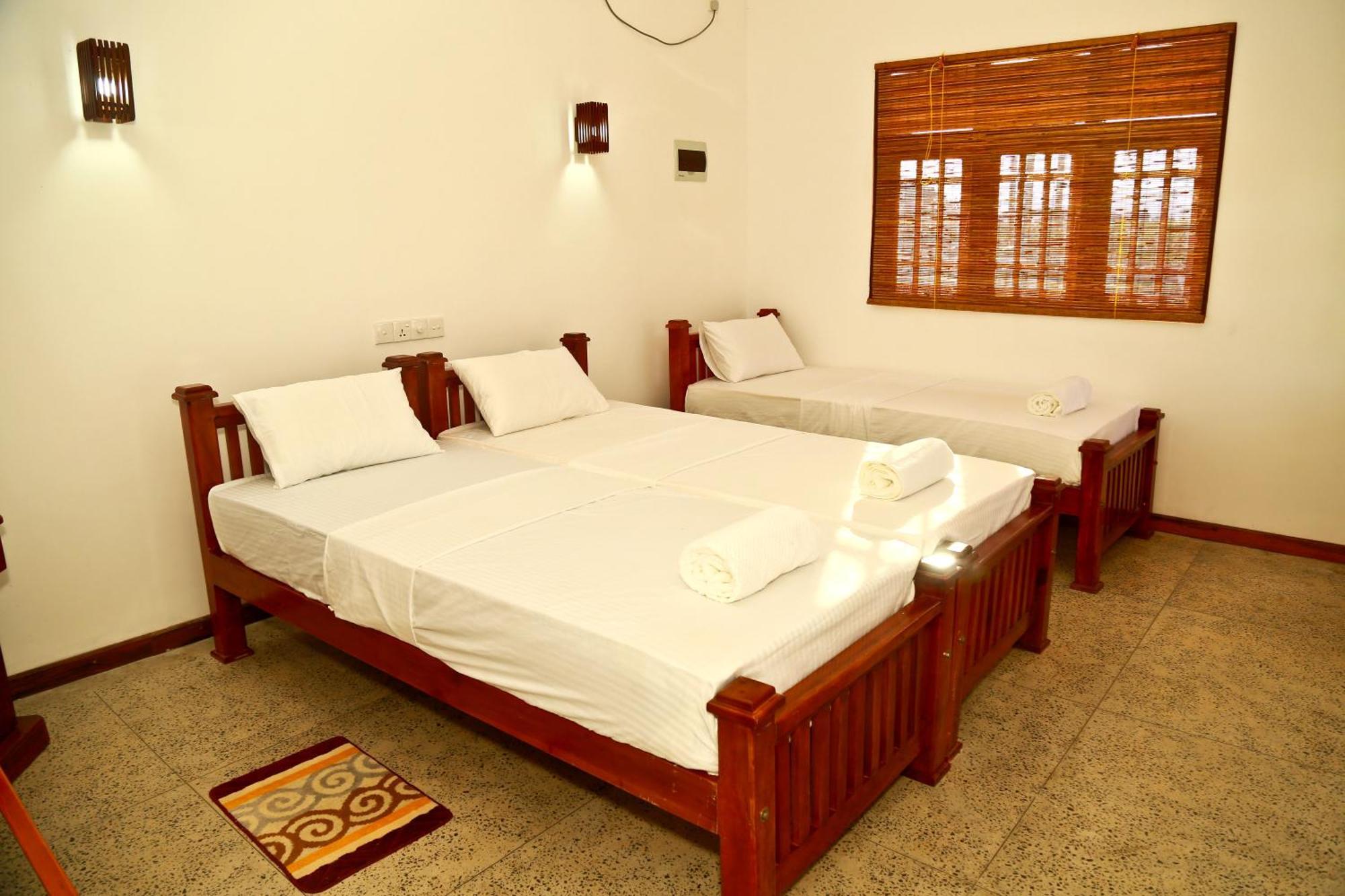 Lake Villa Resort Tissamaharama Buitenkant foto
