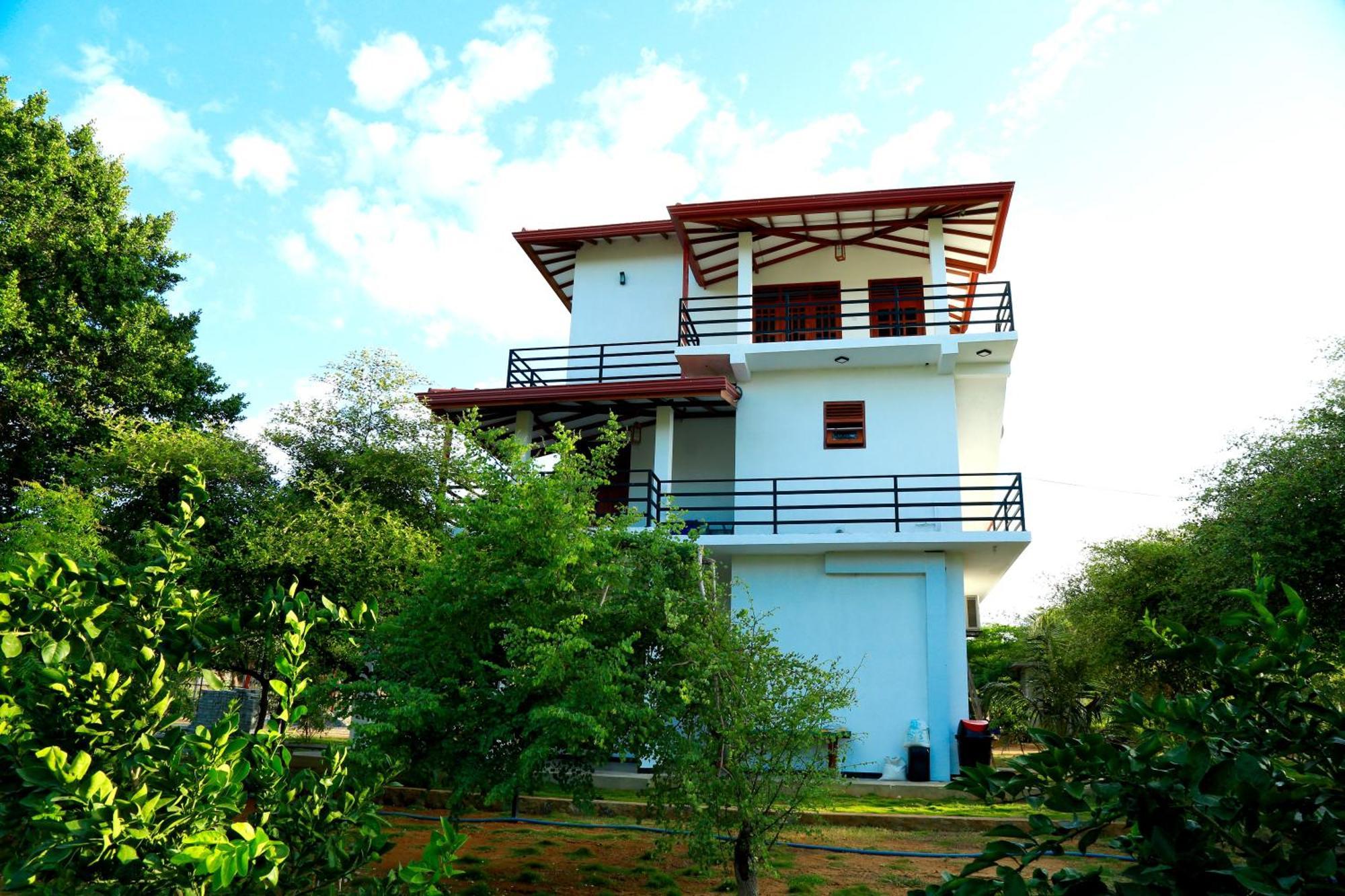 Lake Villa Resort Tissamaharama Buitenkant foto