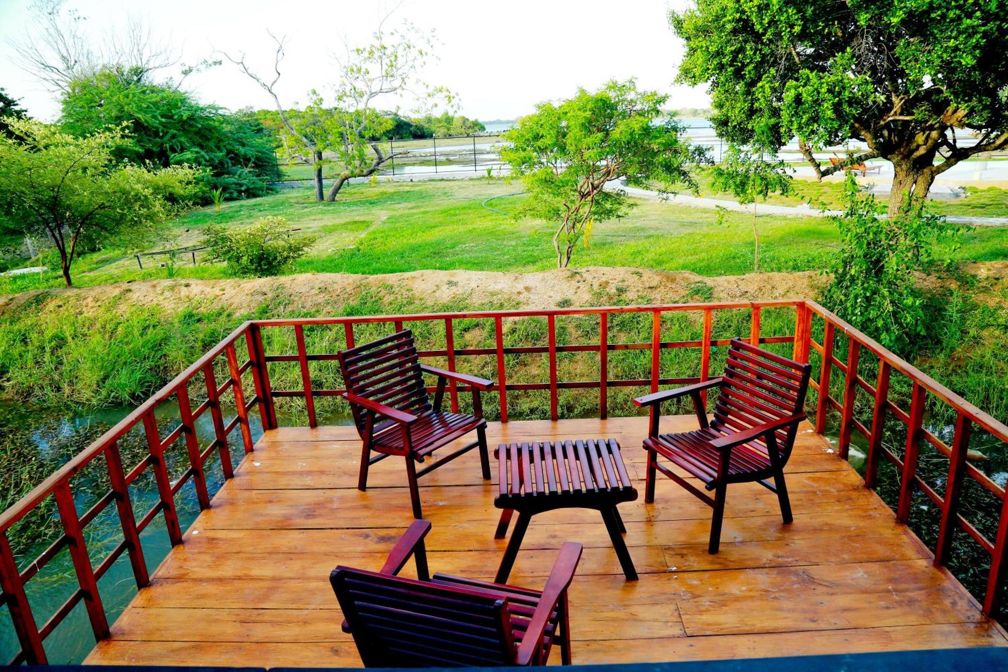 Lake Villa Resort Tissamaharama Buitenkant foto