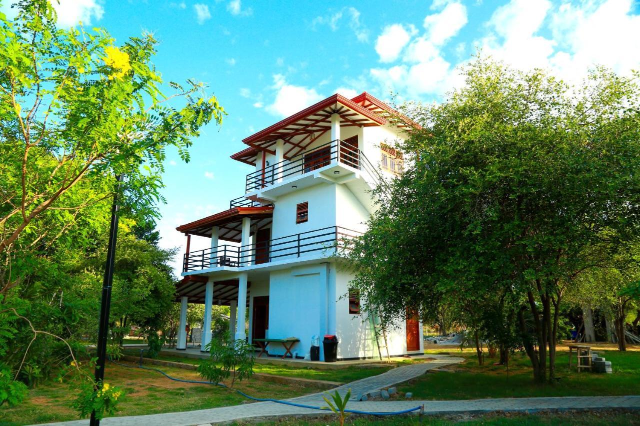 Lake Villa Resort Tissamaharama Buitenkant foto