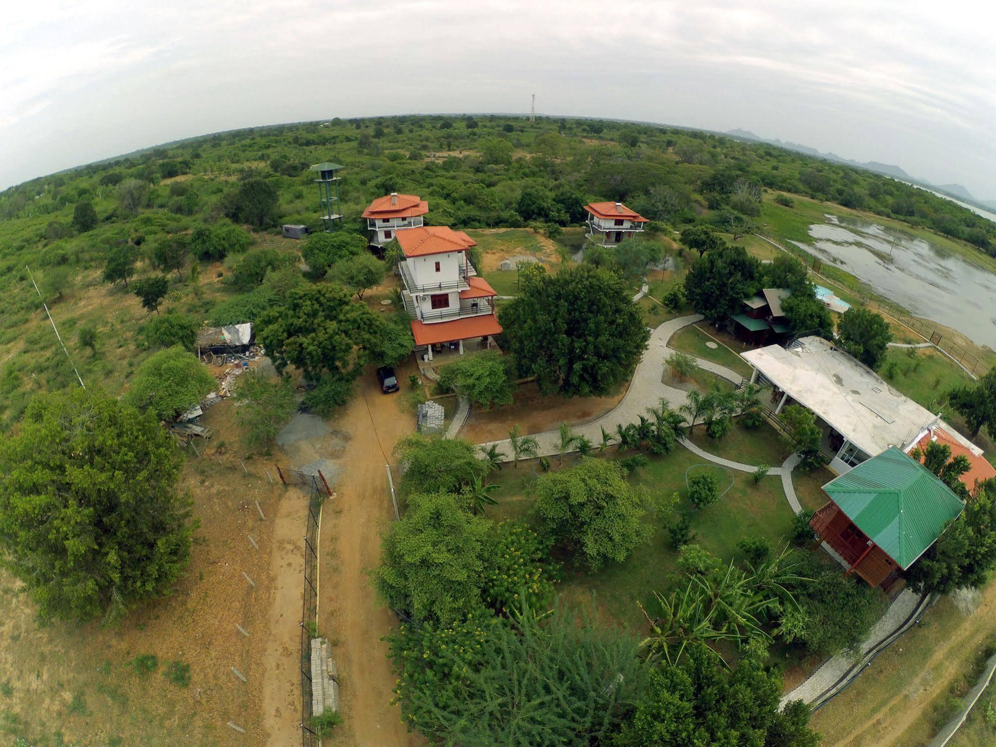 Lake Villa Resort Tissamaharama Buitenkant foto