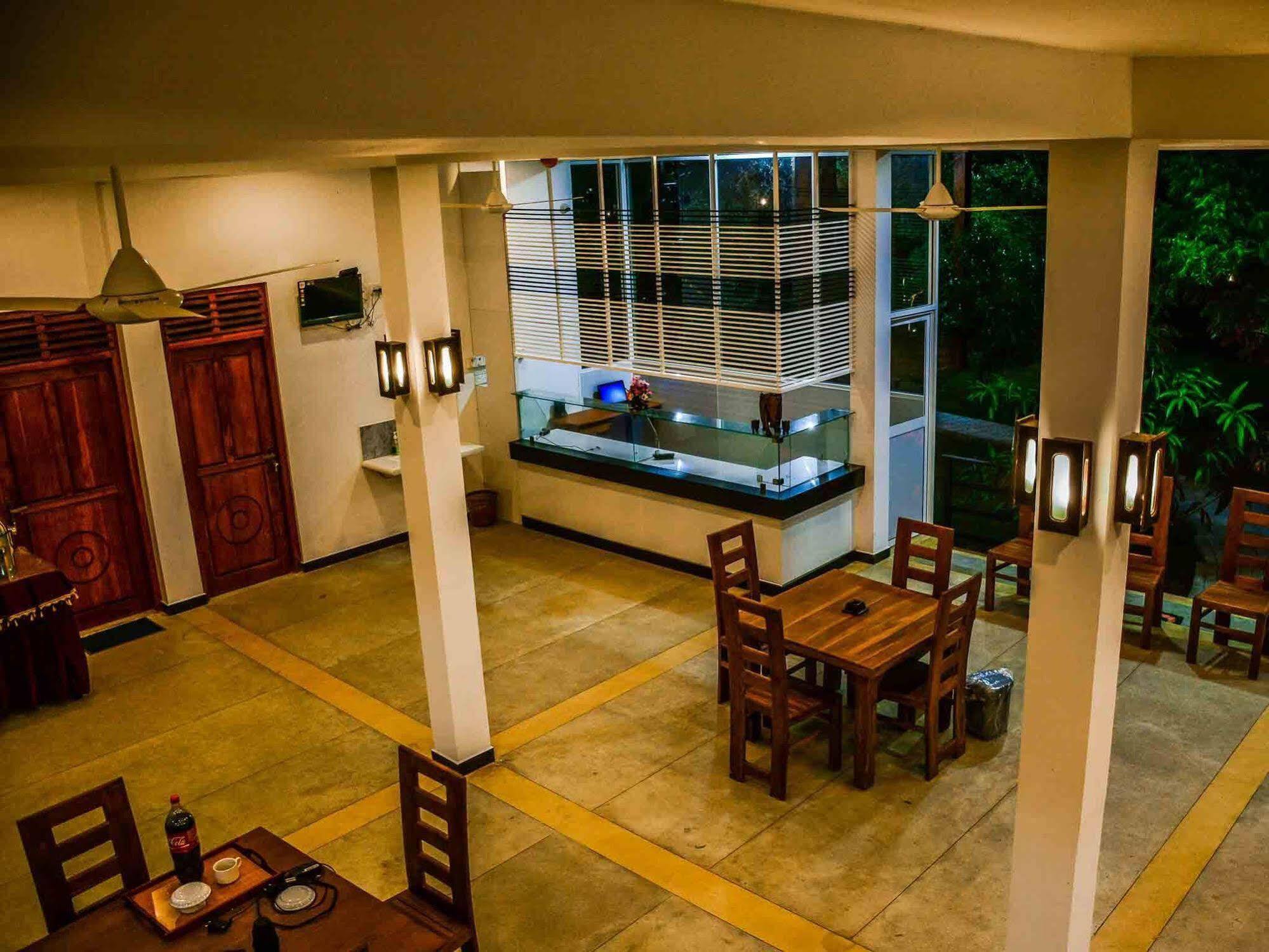 Lake Villa Resort Tissamaharama Buitenkant foto